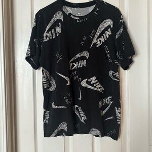 Nike Men's Black and White Graphic Tee